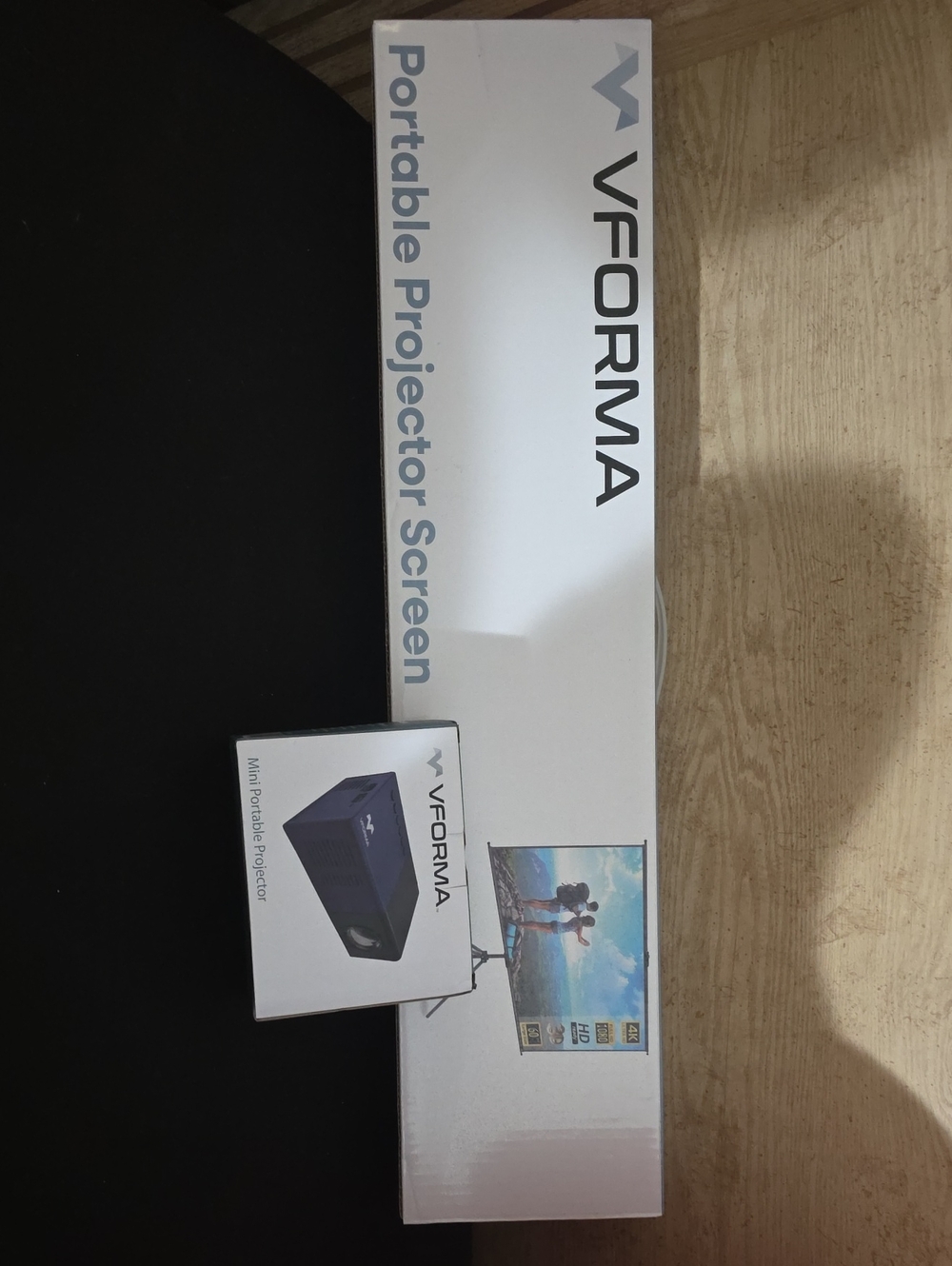 VFORMA Portable Projector Screen and Mini Projector - White Brand New Unopened